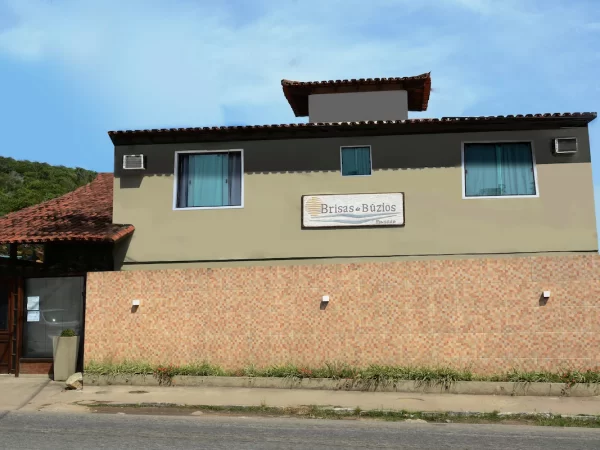 Fachada-pousada-Brisas-de-Buzios.webp
